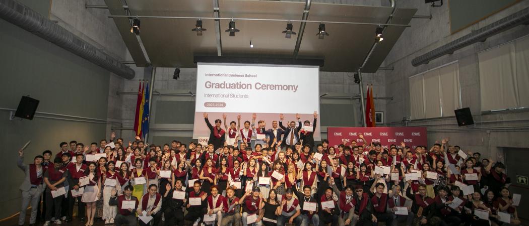 La promoción 2023/24 de alumnos internacionales se gradúa 