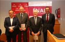 Enrique Egea presentó su libro “Entorno Económico de los negocios” a los empresarios de la Región